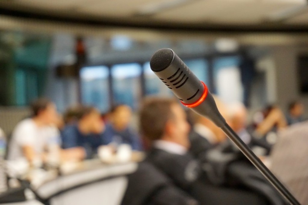 microphone-active-talk-conference-meeting-audio